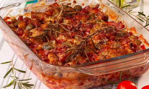 Агнешко с червено цвекло и кисели краставички