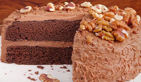 Лесна торта с течен шоколад и сладкарски крем