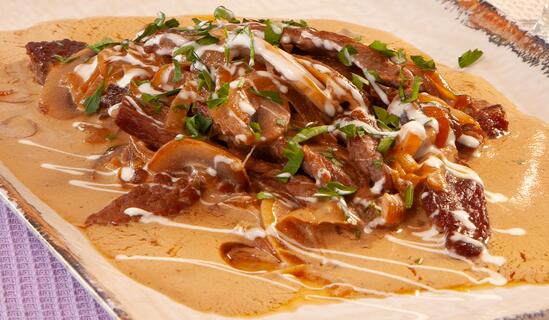 Бьоф Строганов с млечна сметана