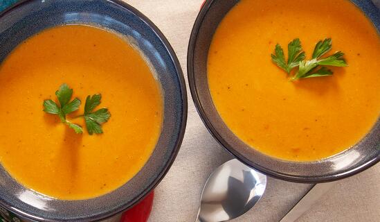 Пикантна крем супа от червена леща