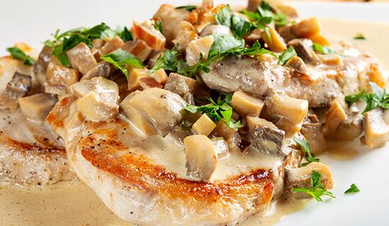 Свински котлети с гъби