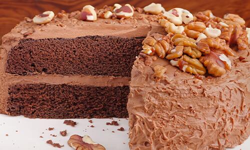 Лесна торта с течен шоколад и сладкарски крем