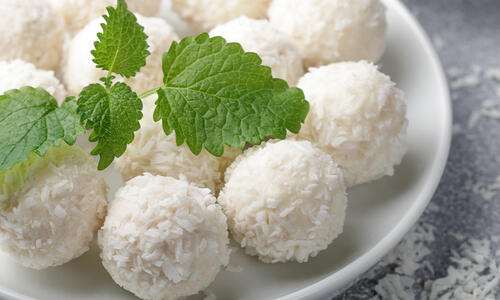 Кокосови бонбони с грис