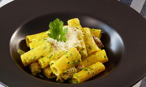 Паста със сурова наденичка