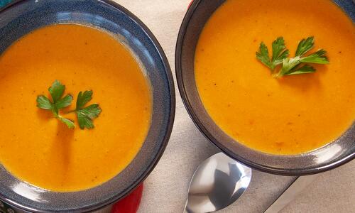 Пикантна крем супа от червена леща