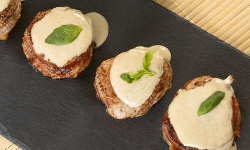 Свинско бонфиле със синьо сирене