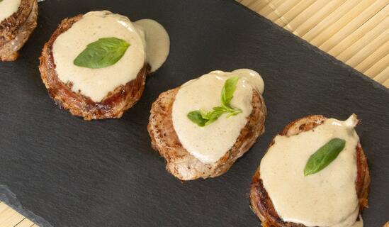 Свинско бонфиле със синьо сирене