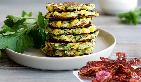 Царевични палачинки с хрупкав бекон