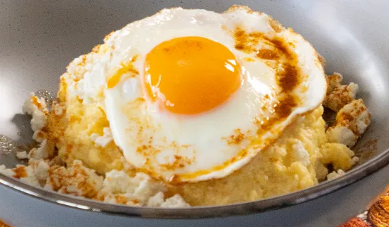 Качамак със сирене, прясно мляко, яйце и Cremio