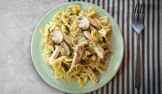 Паста фарфале с пилешко и гъби