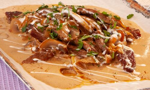 Бьоф Строганов с млечна сметана