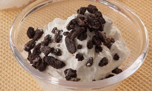 Бананов крем с шоколадови бисквити